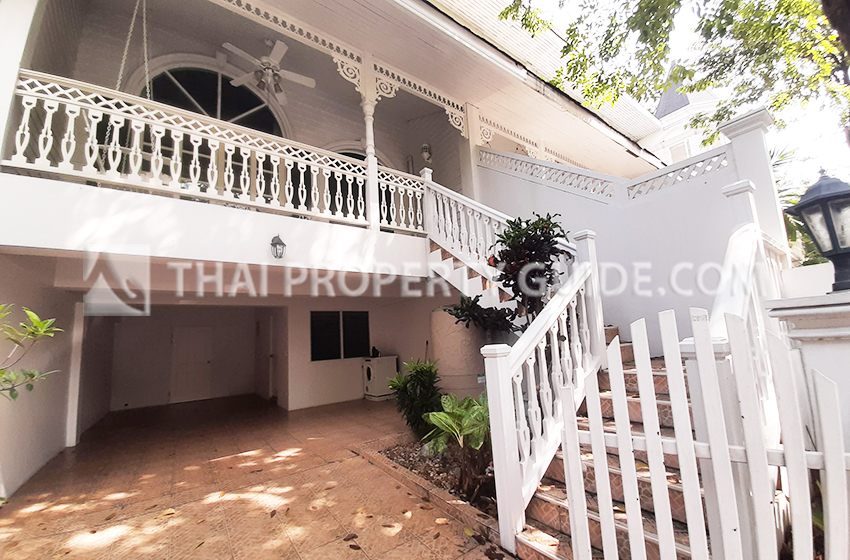 Townhouse in Sukhumvit 